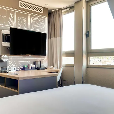 Ibis Paris Malmaison 3*