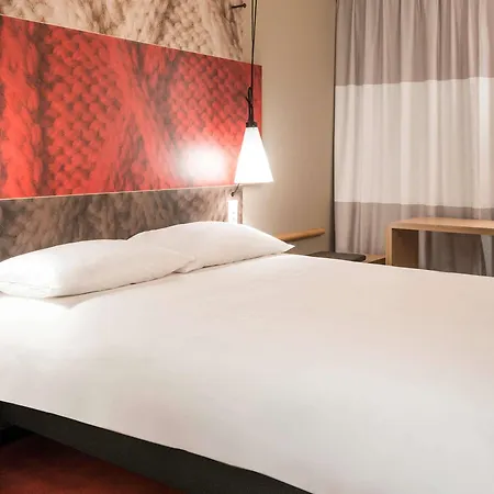 Ibis Paris Malmaison Hotel