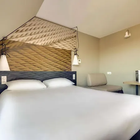 Ibis Centre Hotel 3*